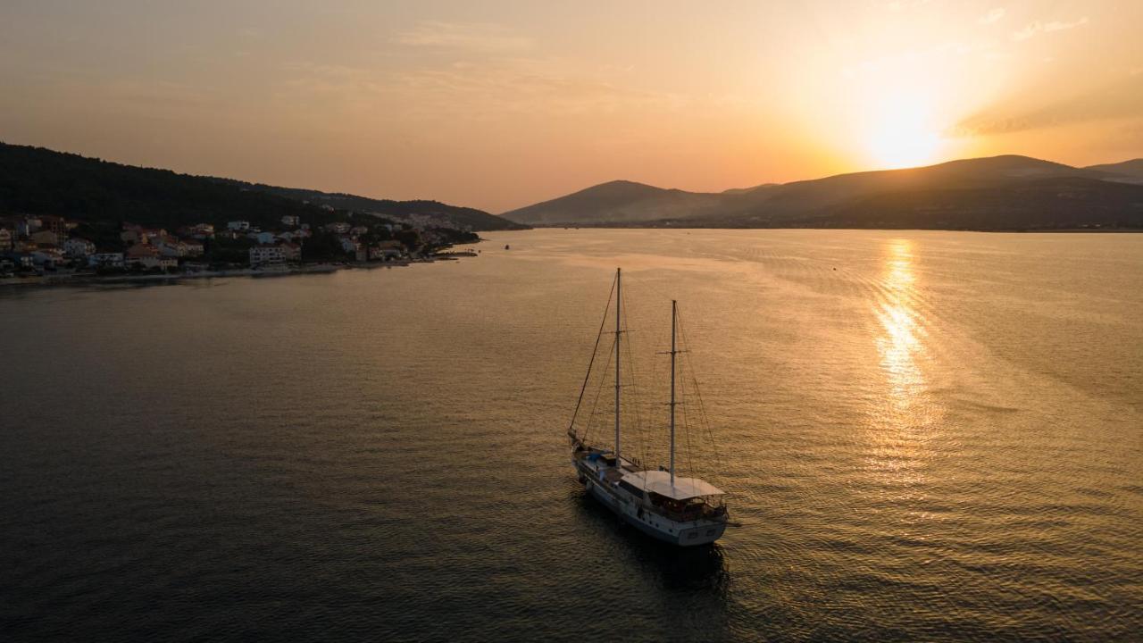 Villa Fjaba - By The Sea - With The Big Terraces & Great Sea View Trogir Exterior foto